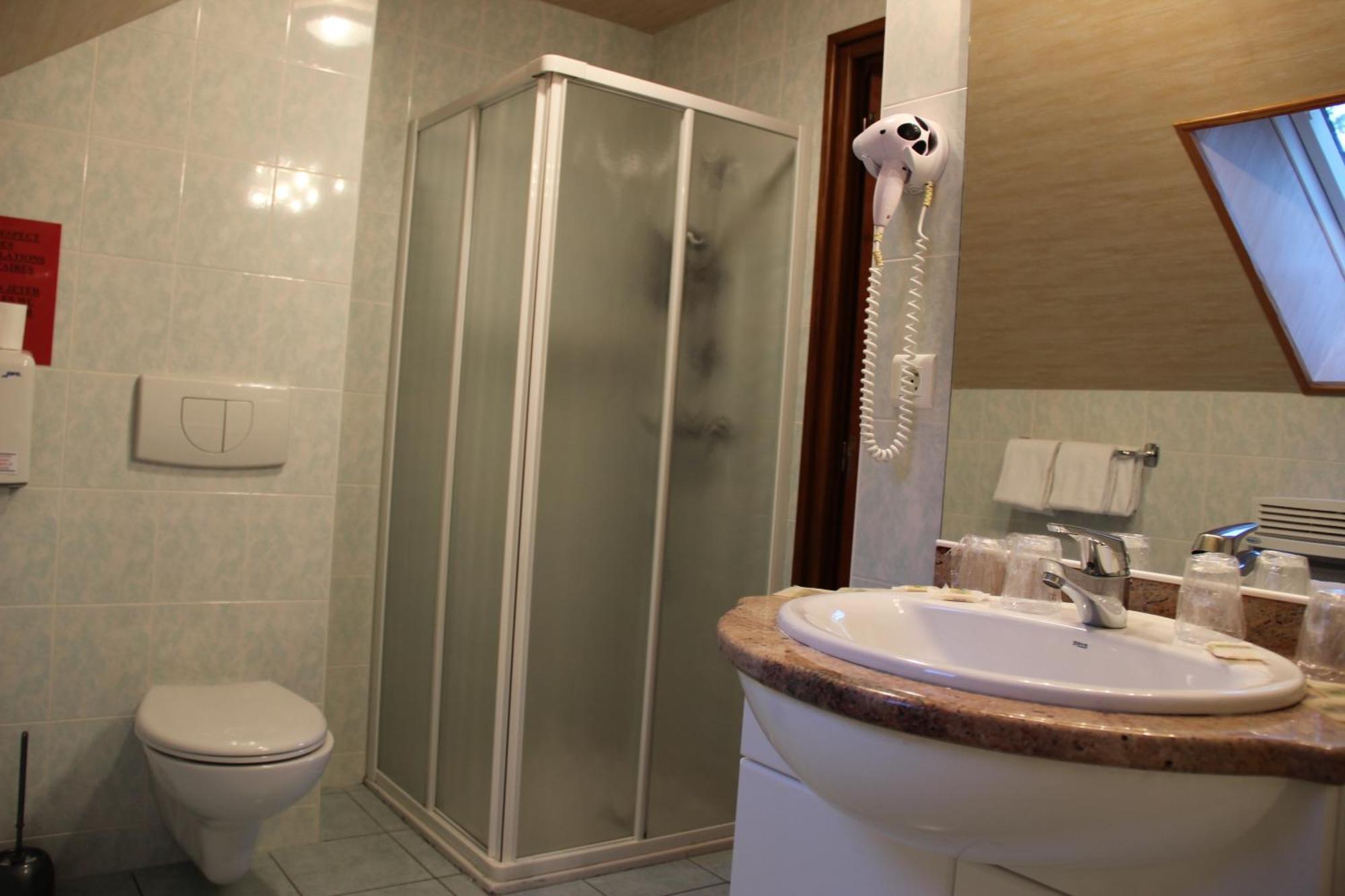 Hotel Restaurant Logis La Meridienne Anglards de Saint Flour Bilik gambar